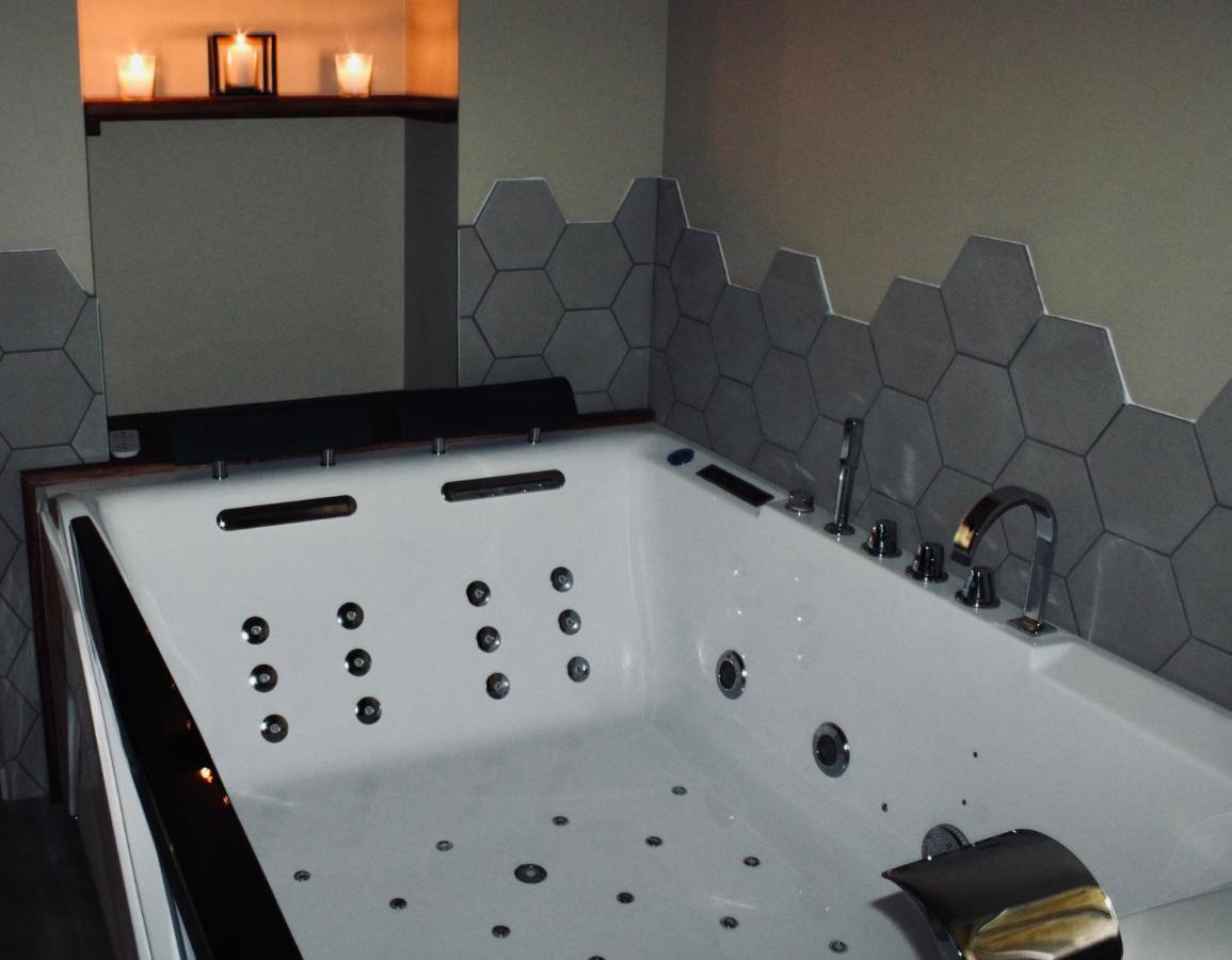 Superbe Appartement Avec Jacuzzi Et Jardin Prive Marlhes Dış mekan fotoğraf